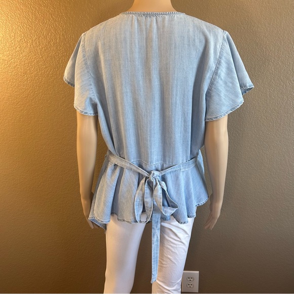 Reba Asymmetric Hem Chambray Wrap Blouse Sz M 100% Tencel - Picture 4 of 14